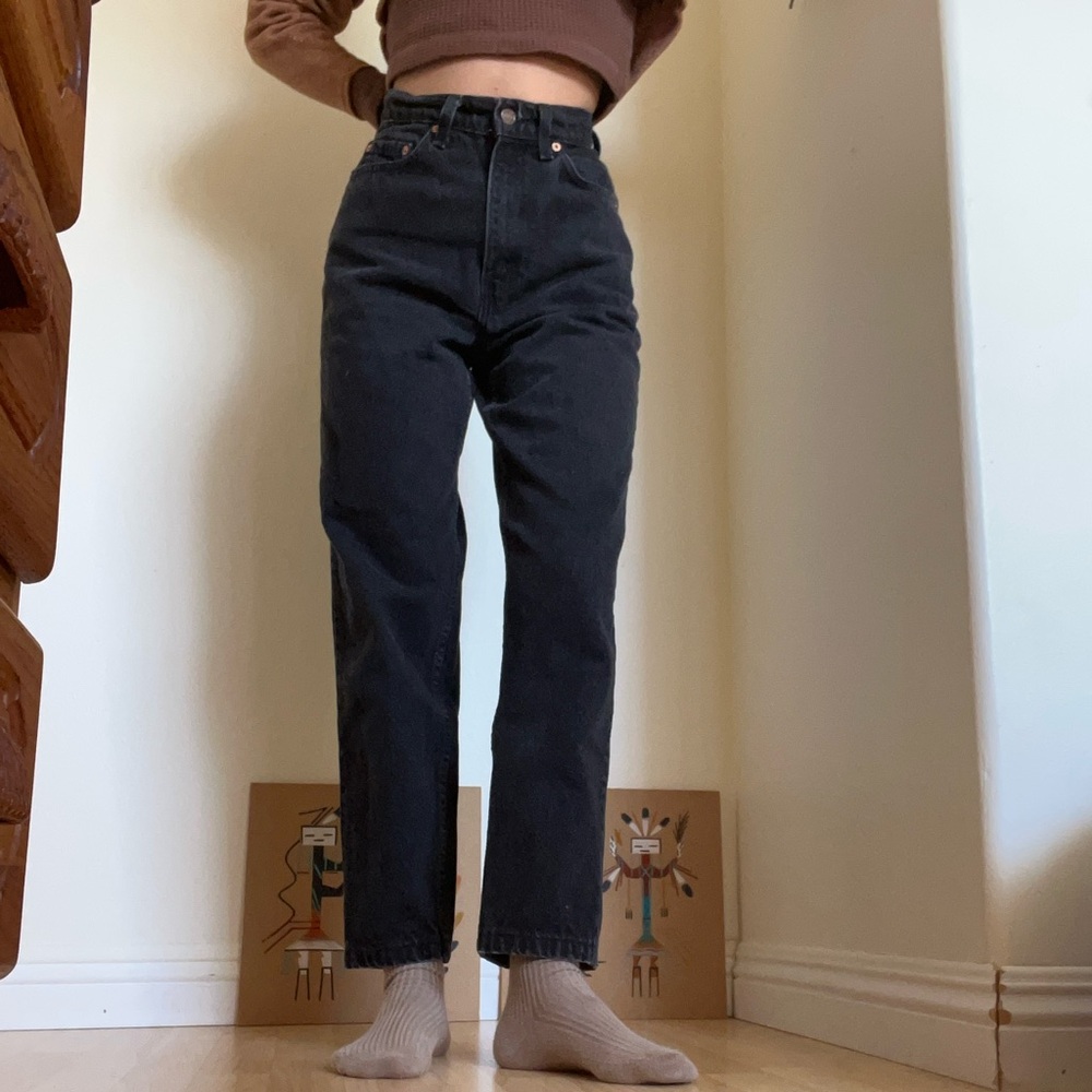 Vintage Levi’s 521 - Gorgeous black High waisted and tapered leg 💘